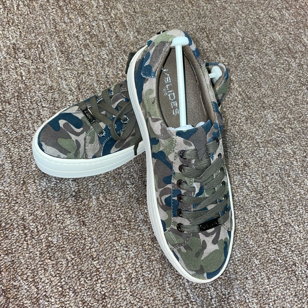 J/Slides Women's Hippie Sneaker Green Camo Suede
